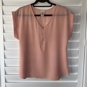 Light pink short sleeved blouse size L zipper